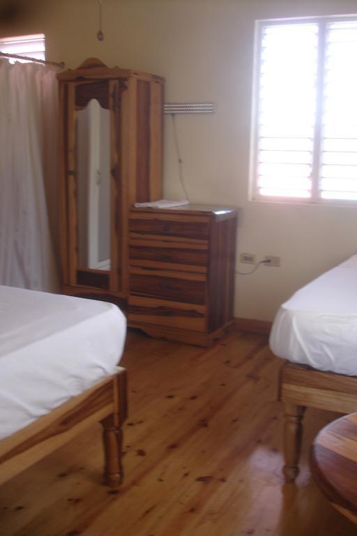 بورت أنطونيو Finjam Cottage الغرفة الصورة