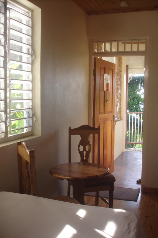 بورت أنطونيو Finjam Cottage الغرفة الصورة
